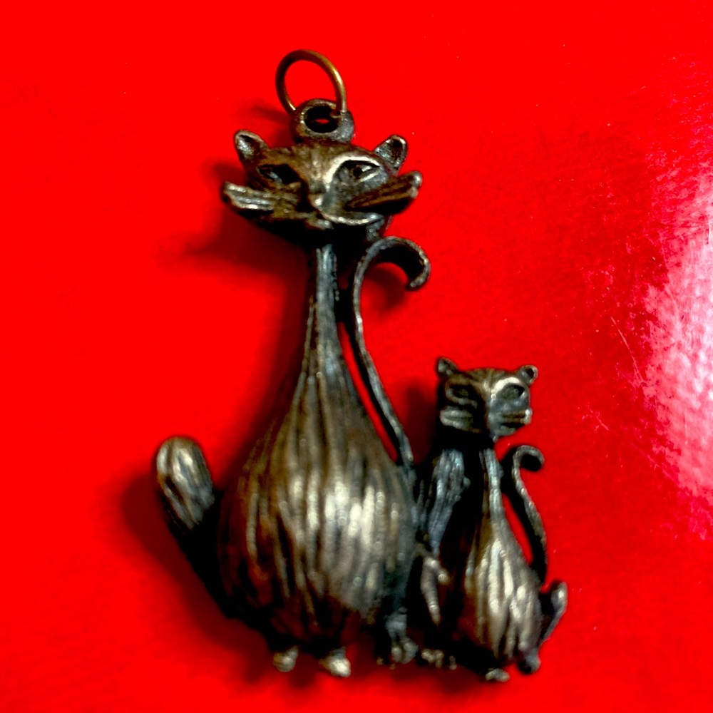 Vintage cat pendant
